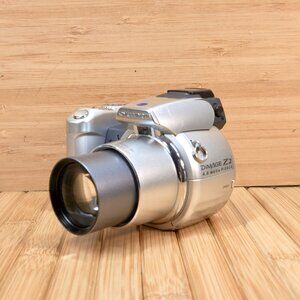 Konica Minolta DiMAGE Z2 4 MP Digital Camera, 10x Optical Zoom, Made in Japan